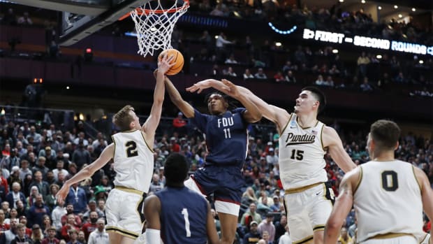 Fletcher Loyer, Zach Edey shot block march madness